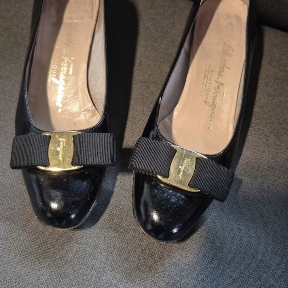 Salvatore Ferragamo Black Vara Bow Pumps - Size 4b